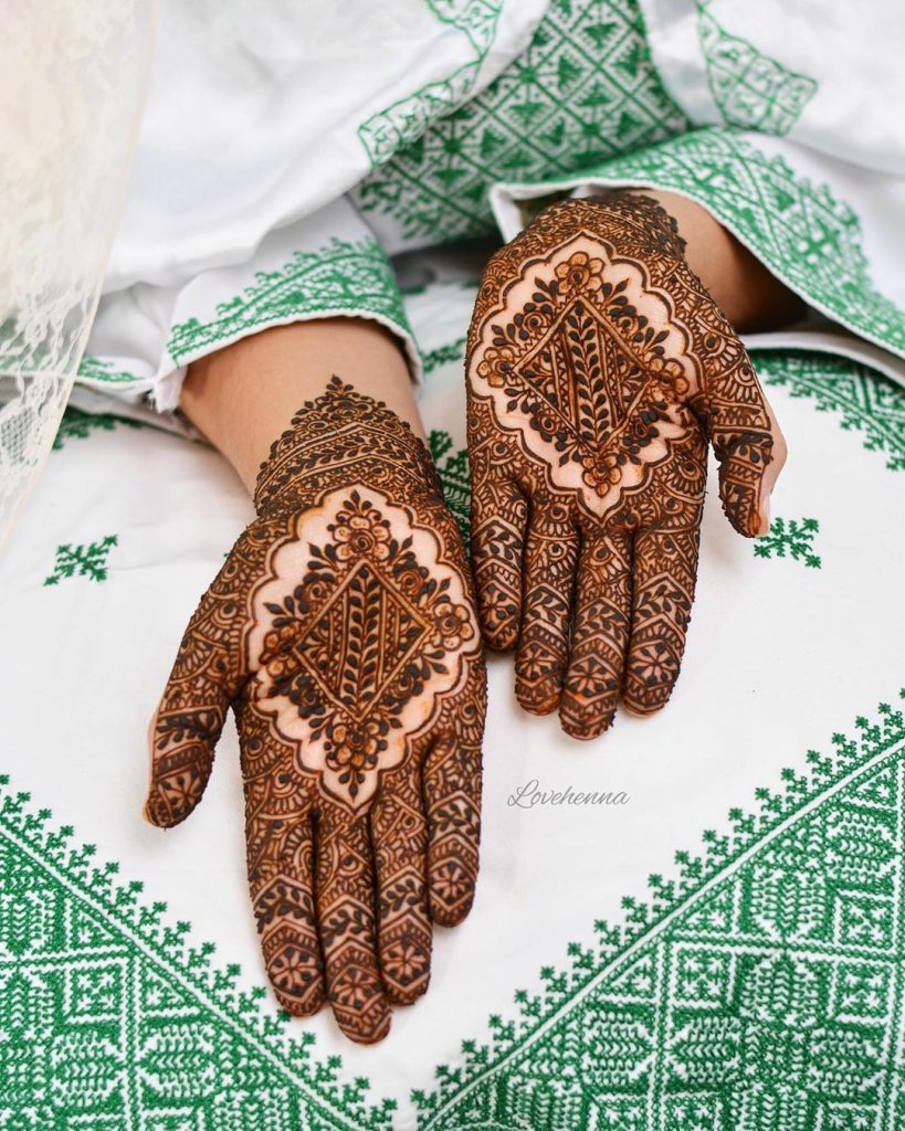 10 Rockstar Mehendi Artist You Must Follow for your henna Inspo!, Farah Sayeed 3