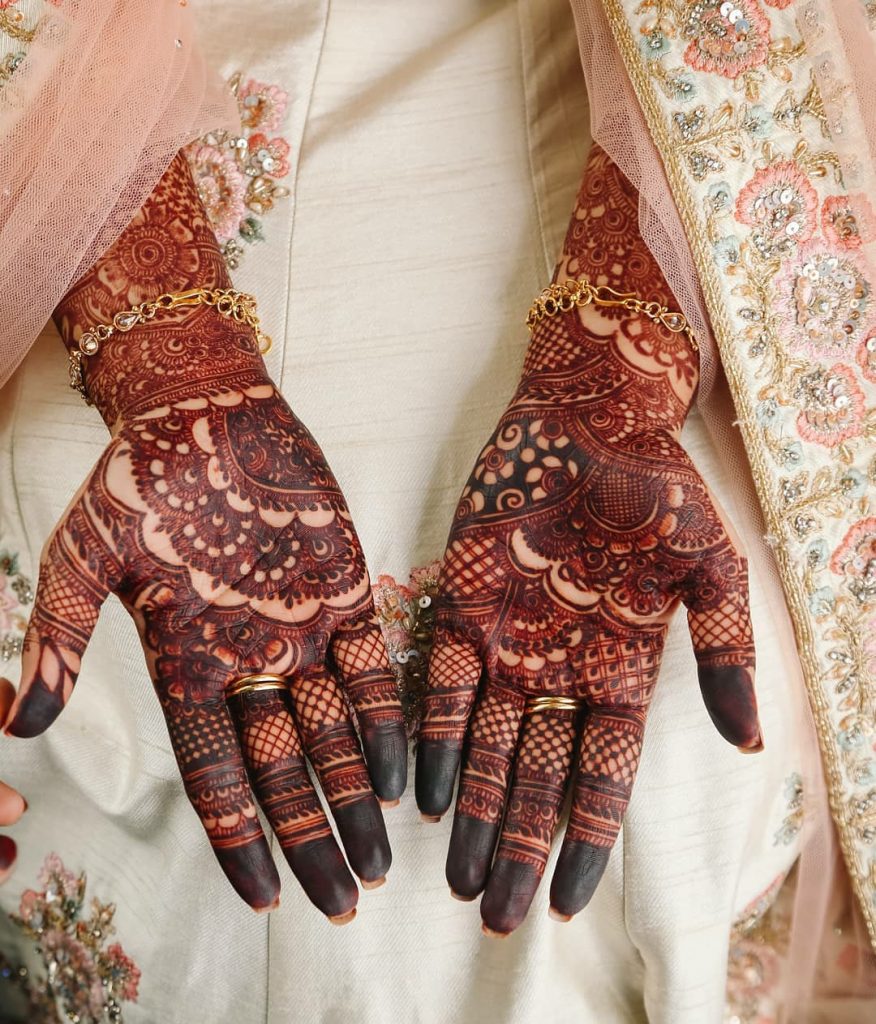 10 Rockstar Mehendi Artist You Must Follow for your henna Inspo!, Nahwa khan 1