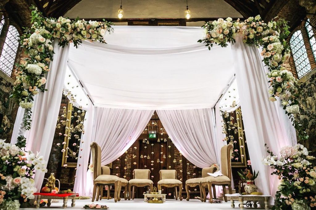 16 Beautiful Indoor Mandap Decor Ideas, 10 1