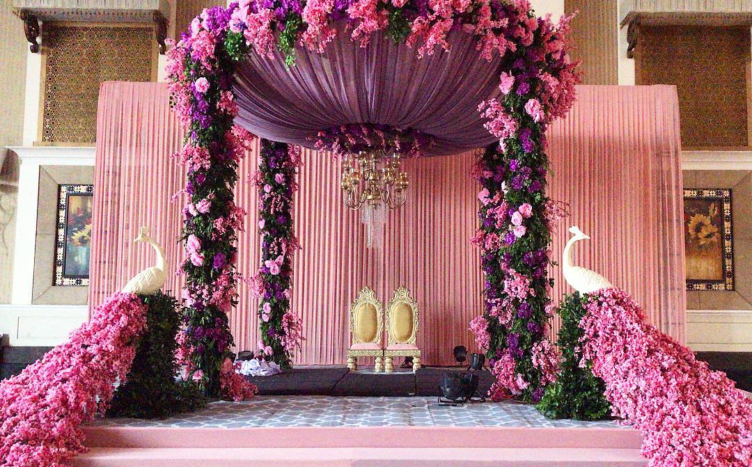 16 Beautiful Indoor Mandap Decor Ideas | WedMePlz