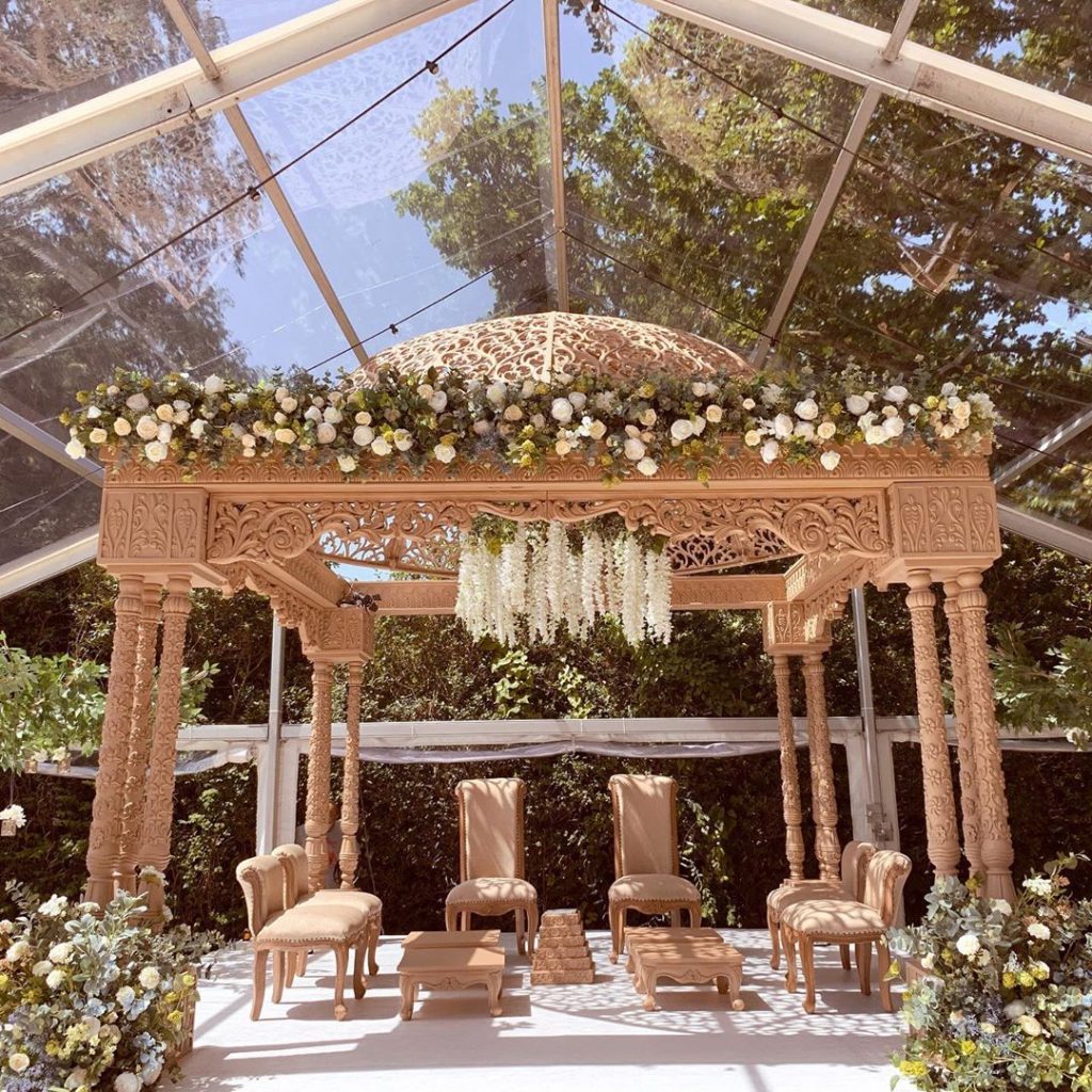 16 Beautiful Indoor Mandap Decor Ideas, 9 2