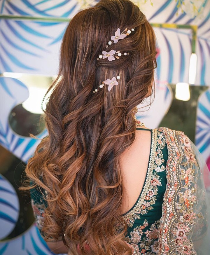 13 Gorgeous Mehendi Hairstyle You Need To Try | WedMePlz