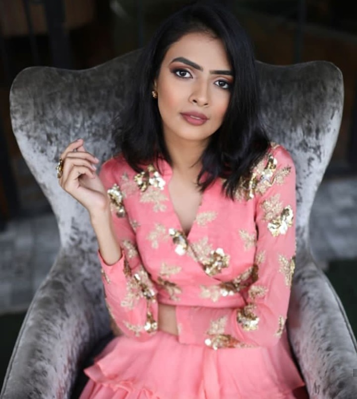 trending bridesmaid makeup