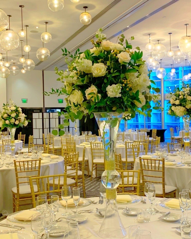 Gorgeous And Unique Wedding Centerpieces For The Gala Dinner | WedMePlz