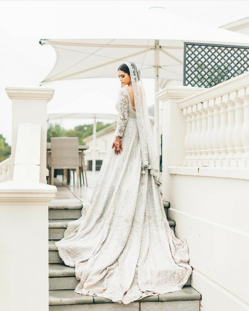 20 Gorgeous Bridal Trail Lehengas and Gowns That Made Our Jaws Drop!, wedmeplz wedmeplz 15967214872090