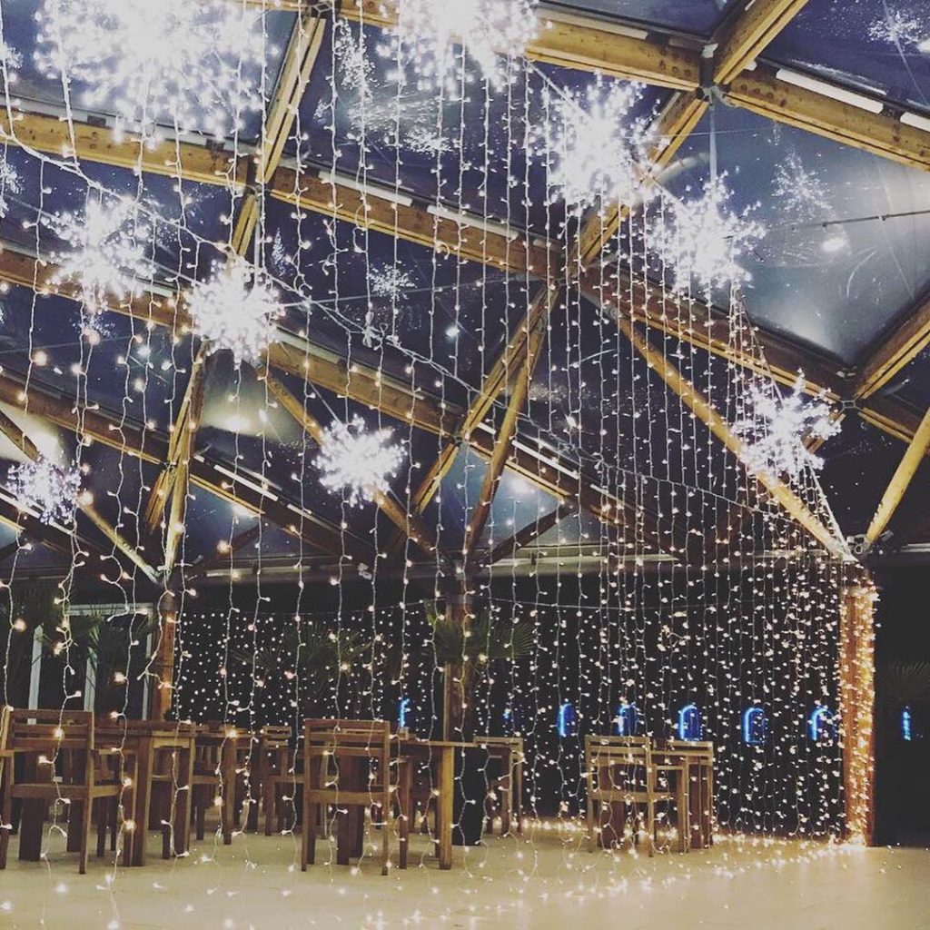 22 Mesmerising & Unique Ceiling Decor Ideas for Wedding Venue, 1 1