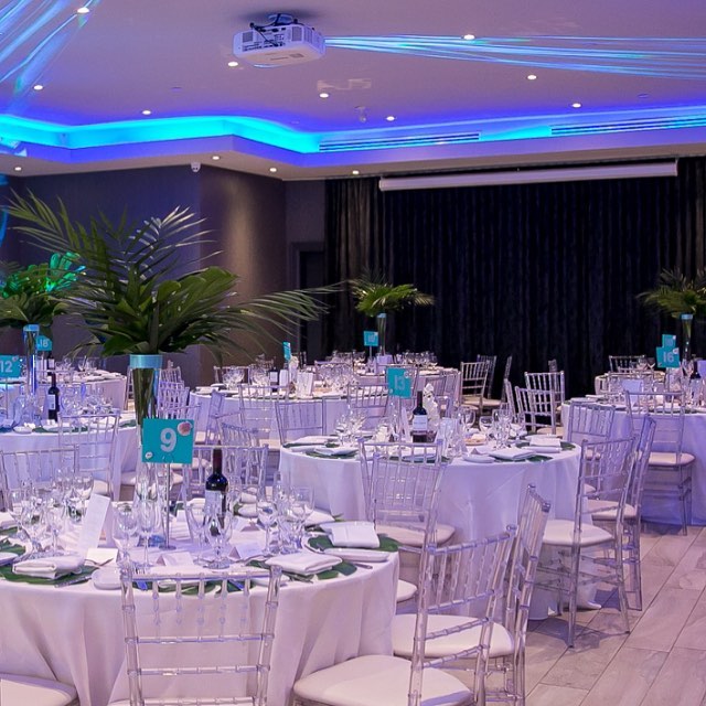Handpicked Wedding Centerpieces to add that Extra Flair to your Table Decoration, 1 105