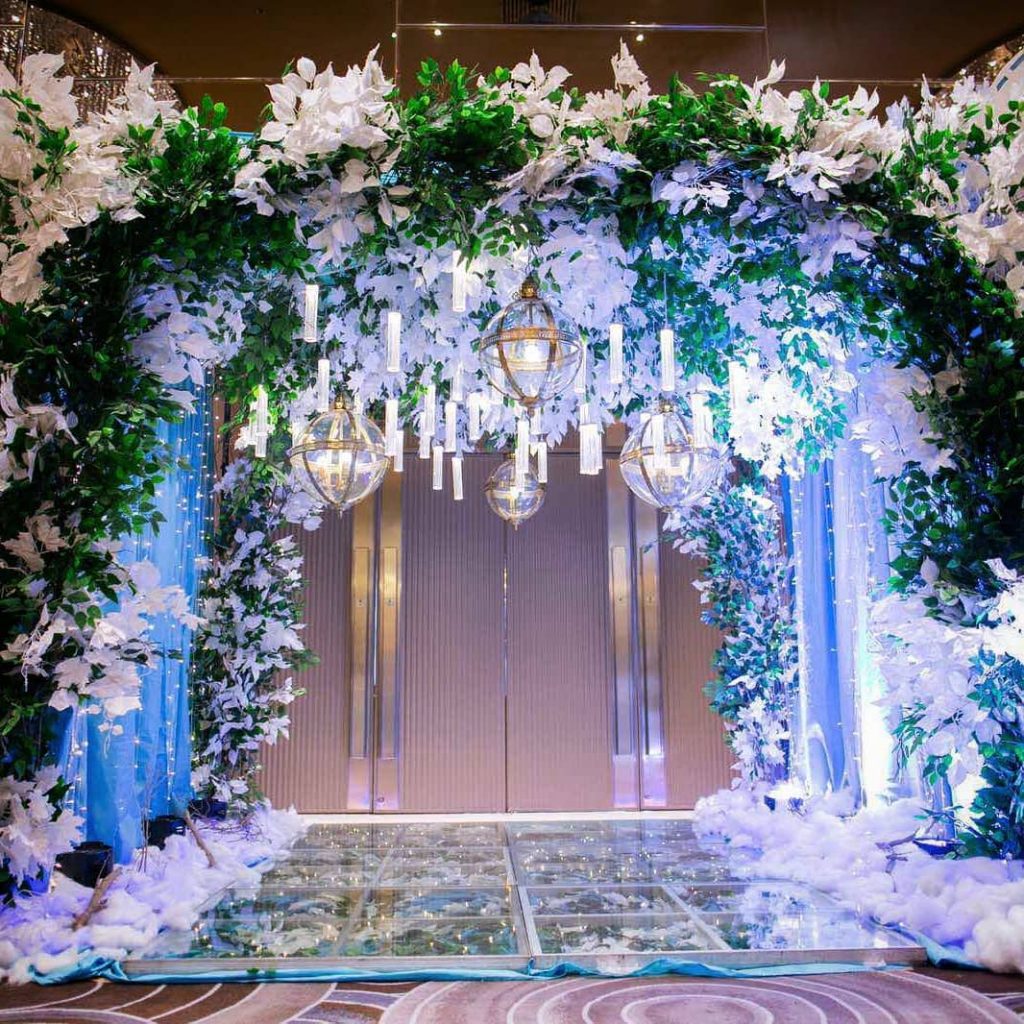 20 Floral Entrance Decor to Venue For Royal Weddings, 1 194