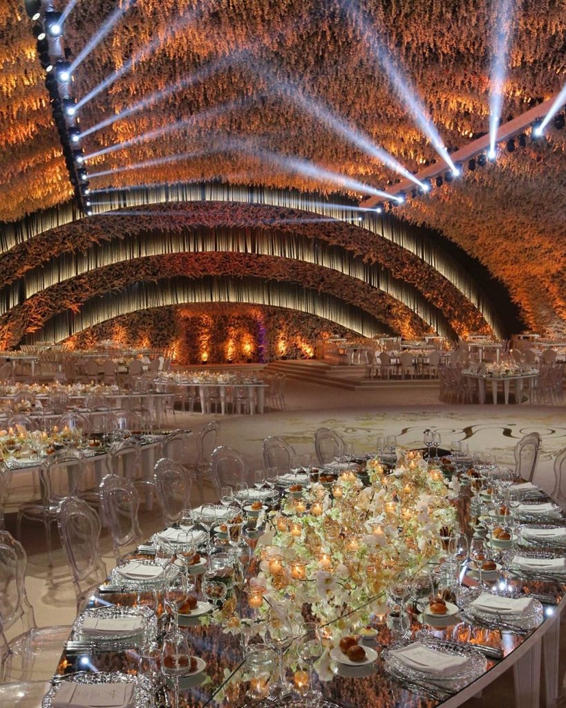 22 Mesmerising & Unique Ceiling Decor Ideas for Wedding Venue, 1 223