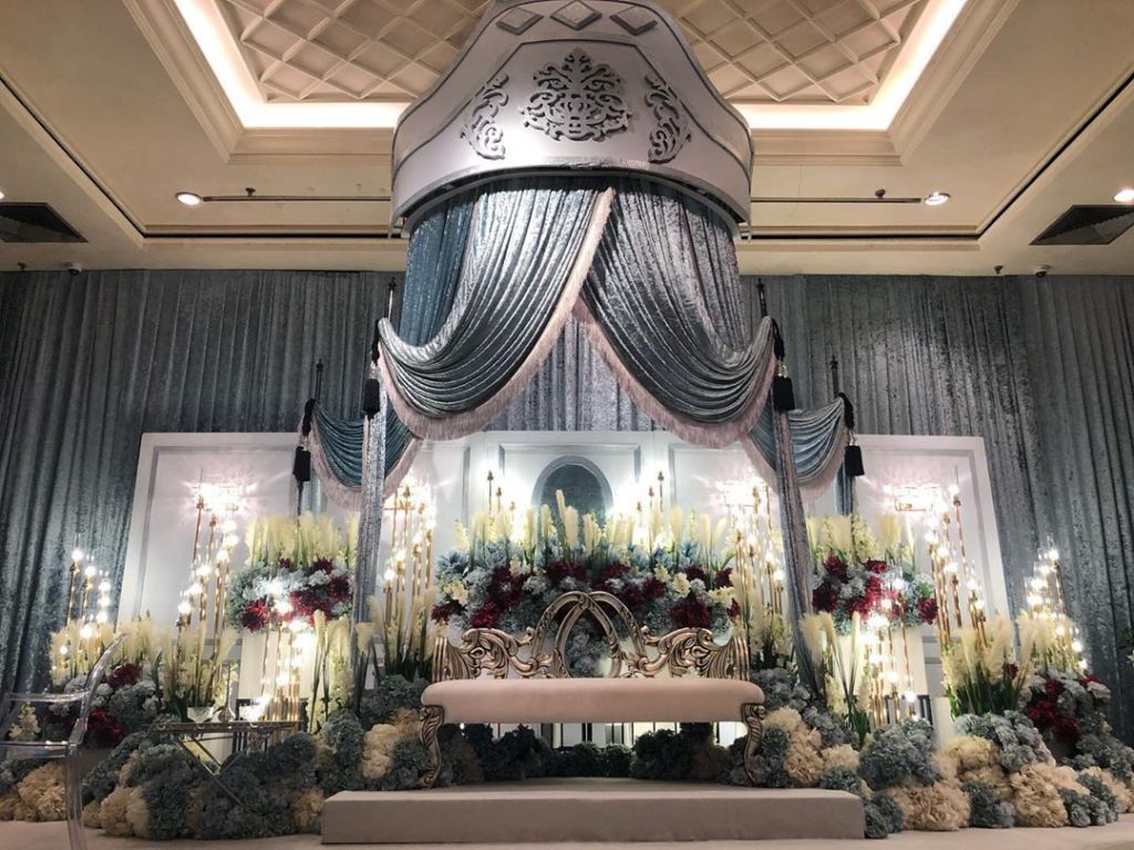 23 Gorgeous Stage Decor Ideas for a Luxurious Wedding, 1 65