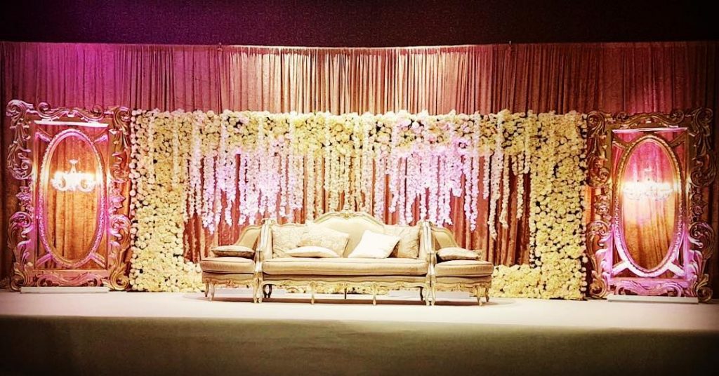 23 Gorgeous Stage Decor Ideas for a Luxurious Wedding, 1 87