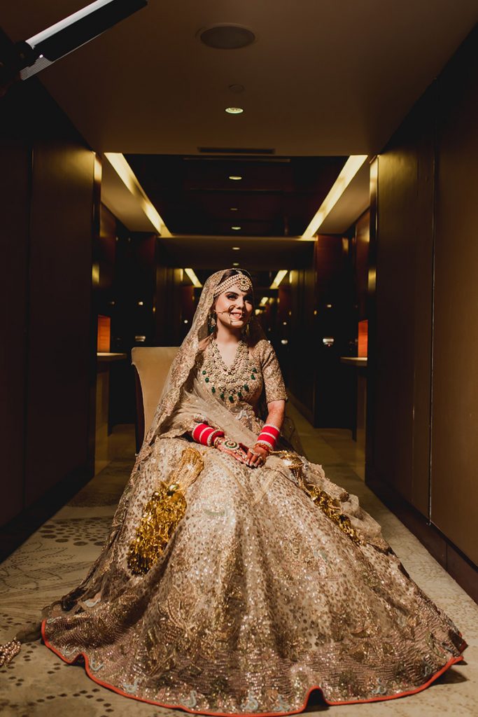 Dazzling Golden Wedding Outfits to Shine on Your Golden Day, 12