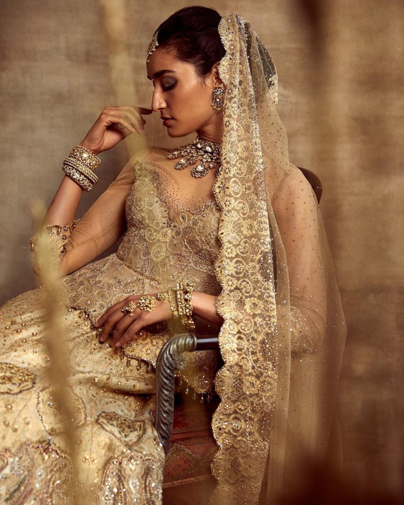 Dazzling Golden Wedding Outfits to Shine on Your Golden Day, 121730304 181829286757738 1646670541744176739 n