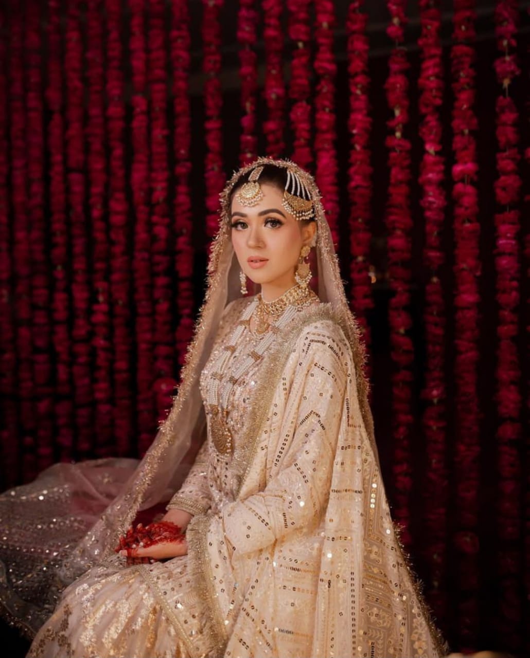 Ethereal Nikah In White With The Dreamiest Setting | WedMeGood